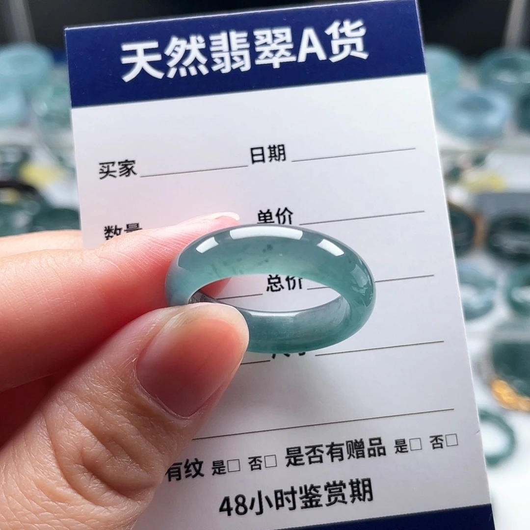 未镶嵌戒指翡翠般*翡翠