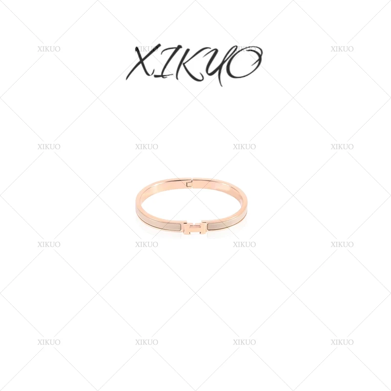 合金珐琅手镯 XIKUO/喜阔【林楠专属L】轻奢经典窄版奶茶色字母手镯