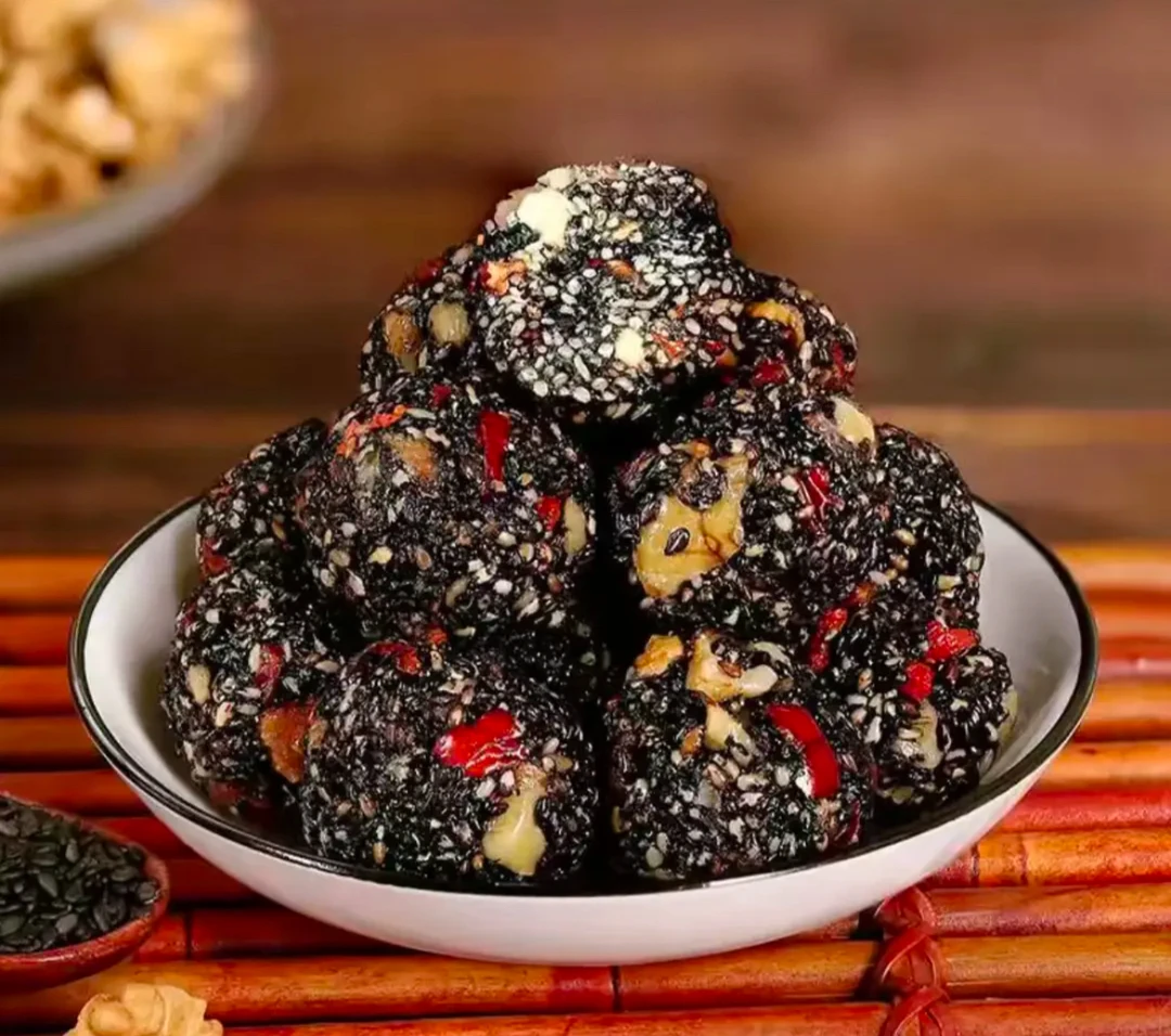 新疆特产八大怪黑芝麻丸500g独立包装核桃红枣芝麻丸