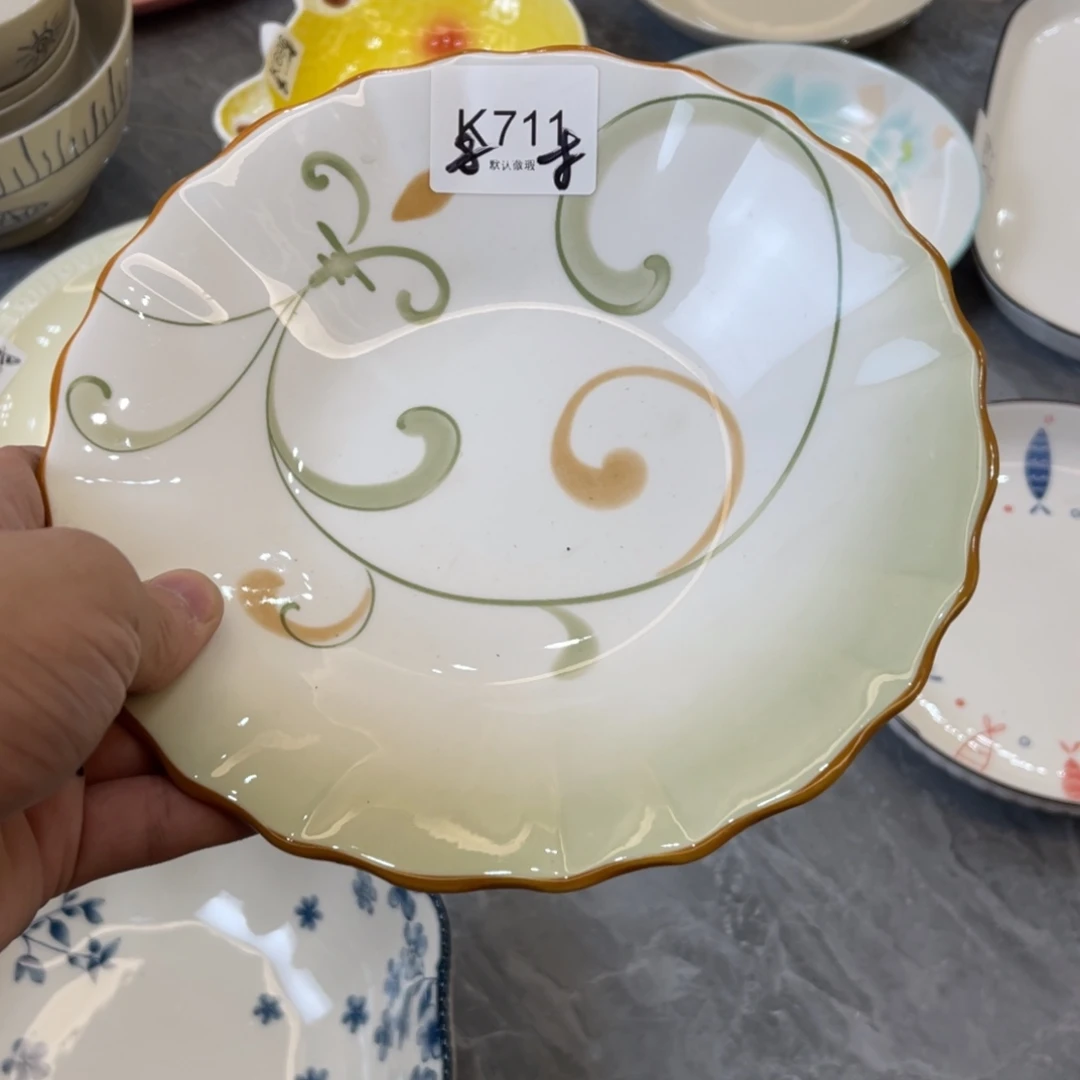 陶瓷微瑕餐具介意勿拍，满18飞！