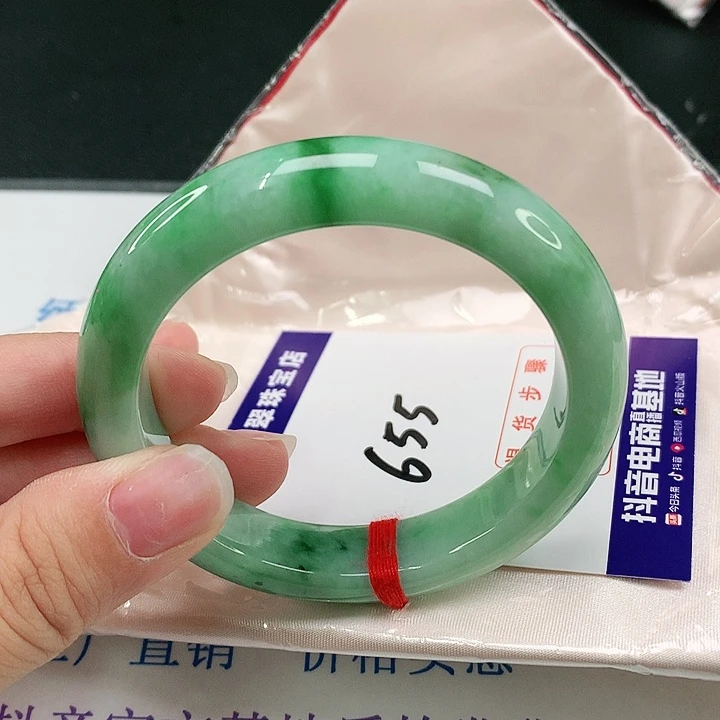 翡翠手镯未镶嵌翡翠