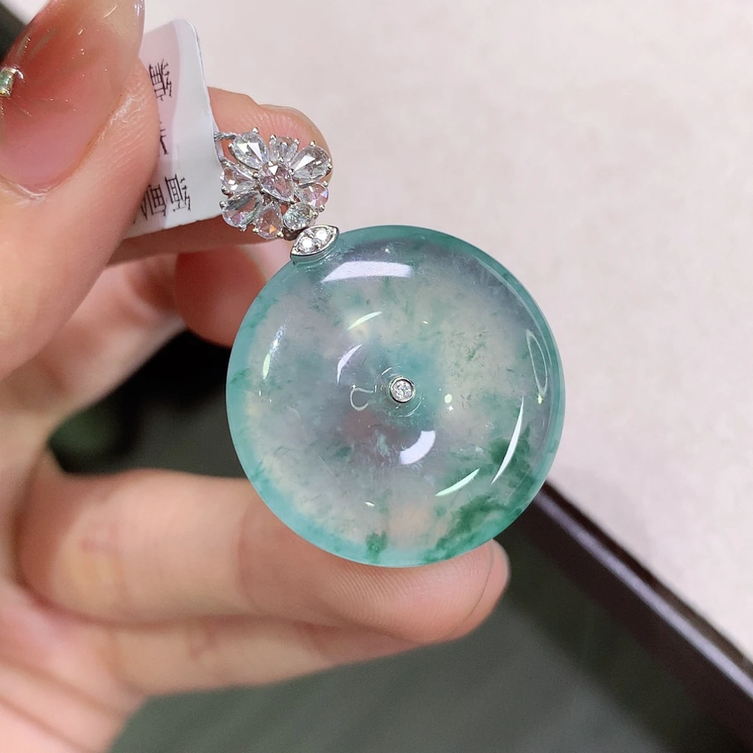 翡翠18K金镶嵌颈饰