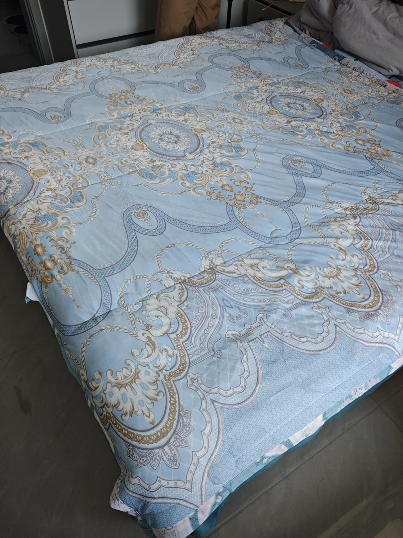 夏凉被  1.8-2米   微瑕疵  介意勿拍