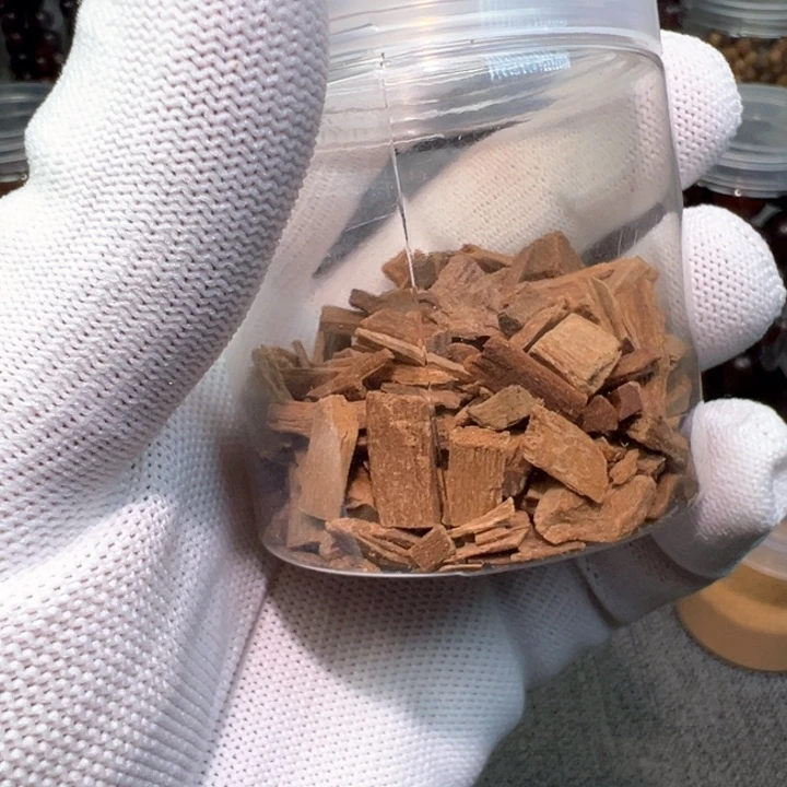 嗡***吽木檀香木20克….碎料……