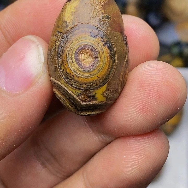 往****…石头珠子是真的