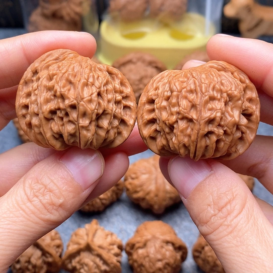 文玩核桃把件张*?蝴蝶磨41全品