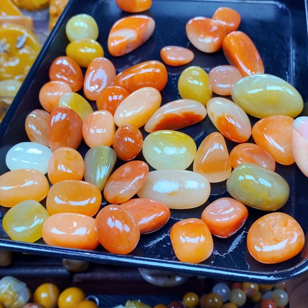 颈饰未镶嵌石英岩玉