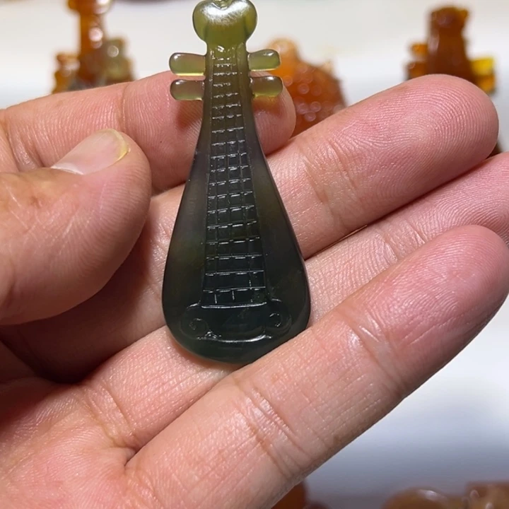 岫玉未镶嵌吊坠(赠链)