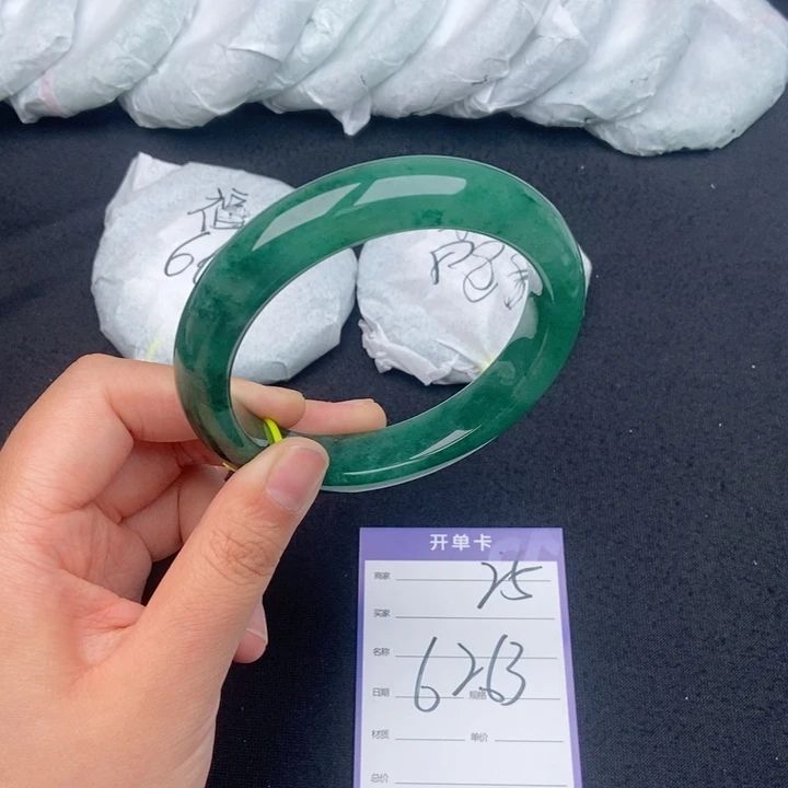 石英质玉（非洲翠）手镯未镶嵌