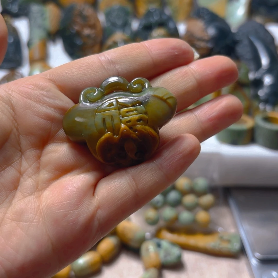 岫岩河磨玉（透闪石质玉）挂件未镶嵌