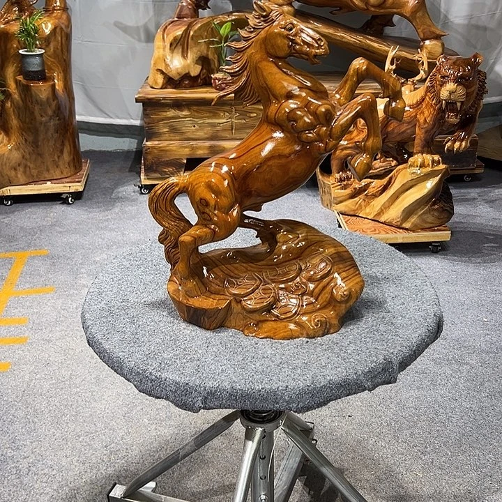 林*柒香樟木整体造型马摆件