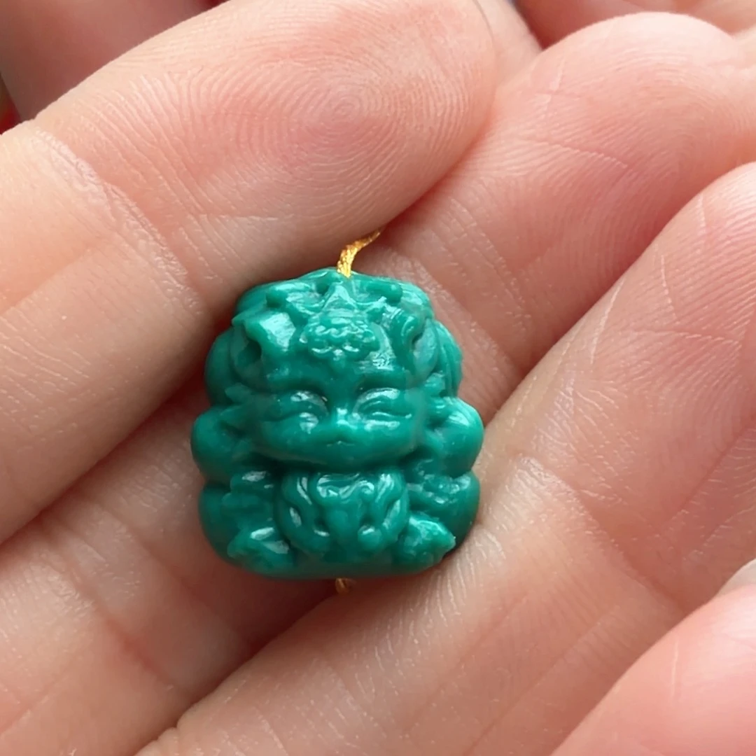 绿松石未镶嵌颈饰