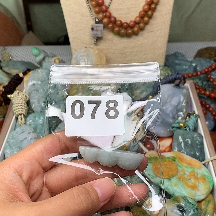 翡翠未镶嵌颈饰拾****石翡翠