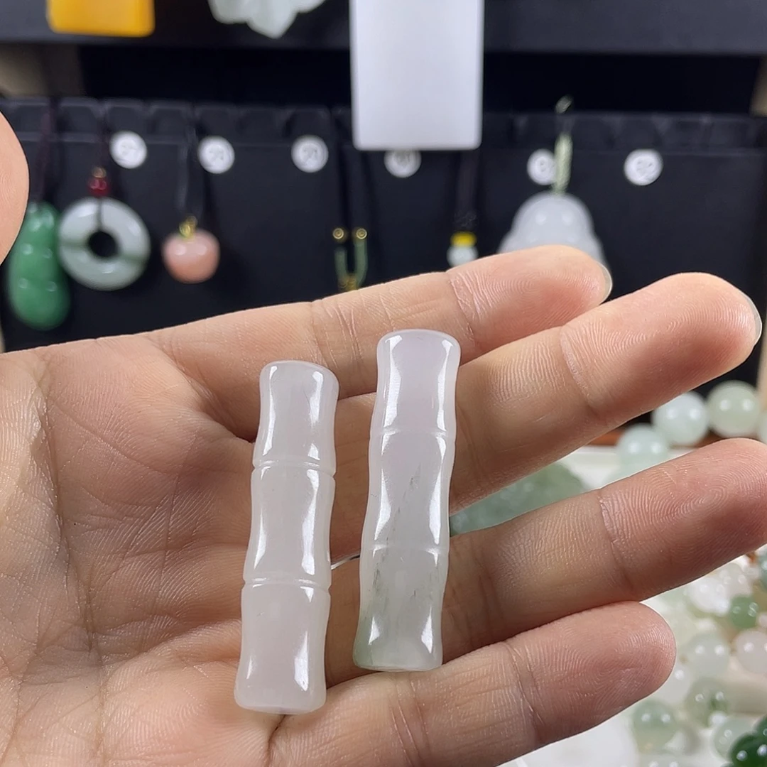 颈饰未镶嵌石英质玉（金丝玉）