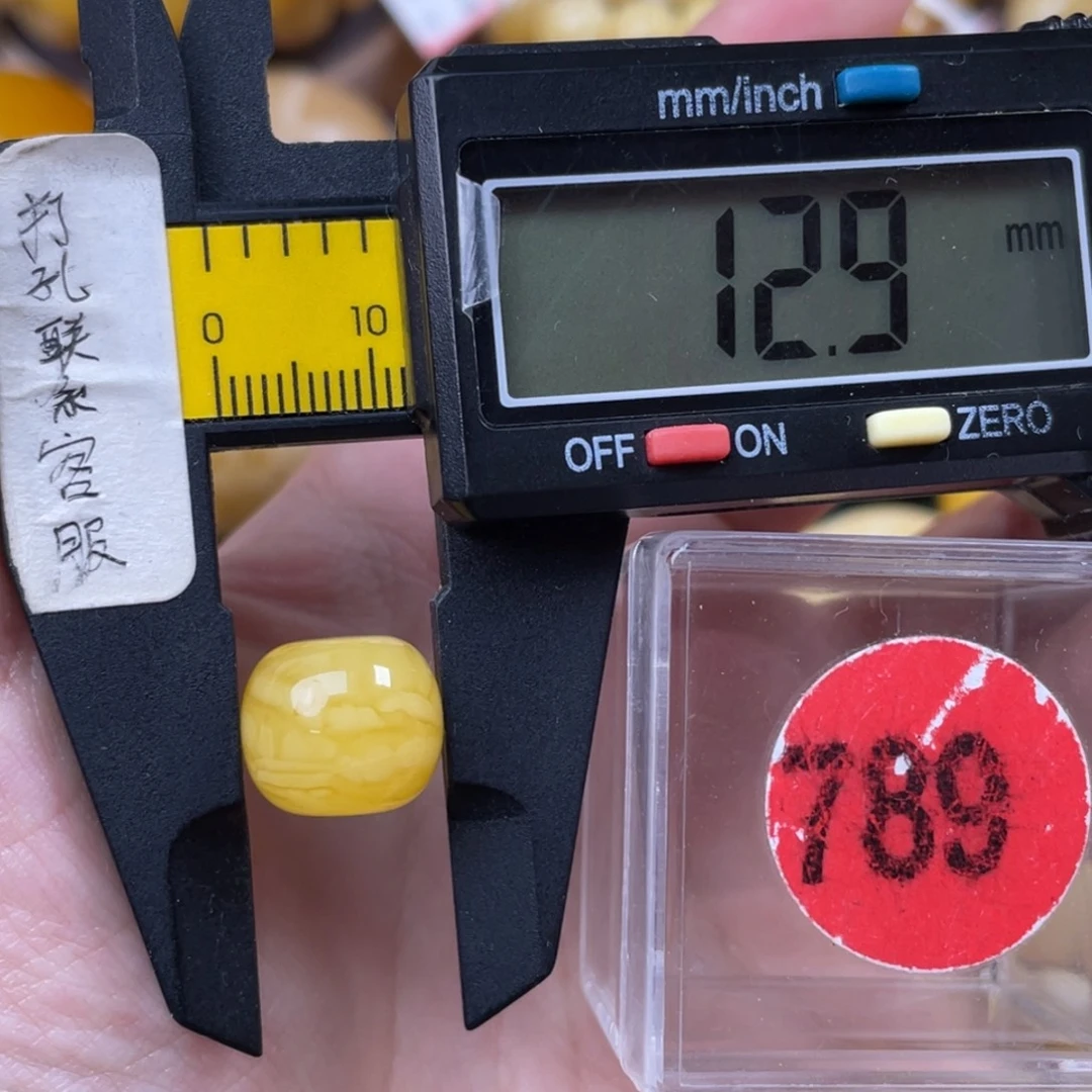 蜜蜡未镶嵌珠宝奇石