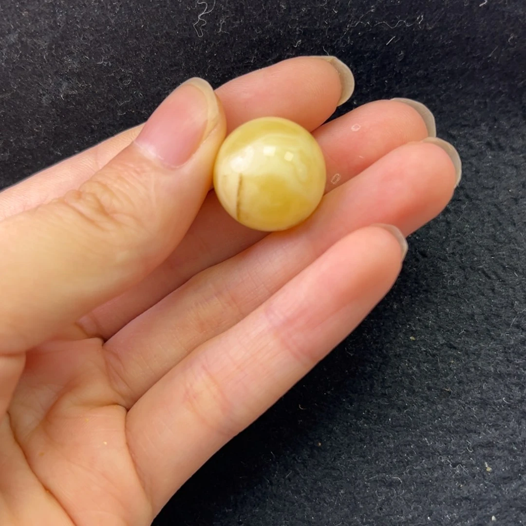 未镶嵌琥珀珠宝奇石