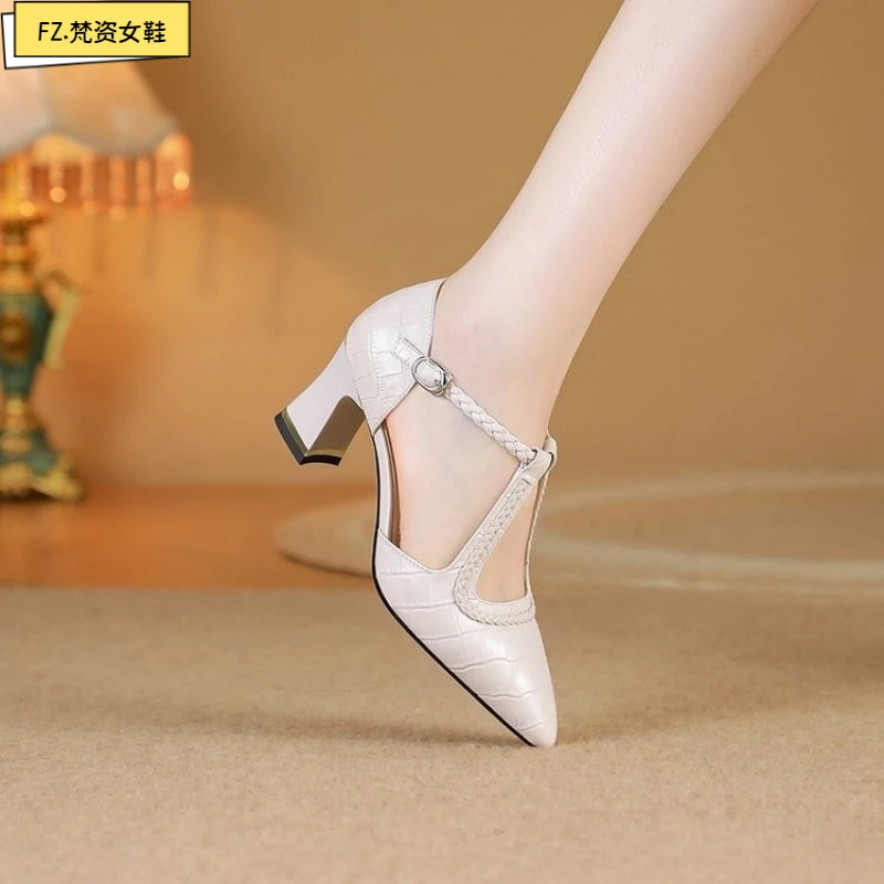 一字扣包头凉鞋女2025夏新款法式尖头高跟鞋粗跟单鞋单鞋职业女鞋