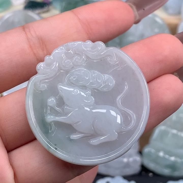 颈饰未镶嵌翡翠鼠