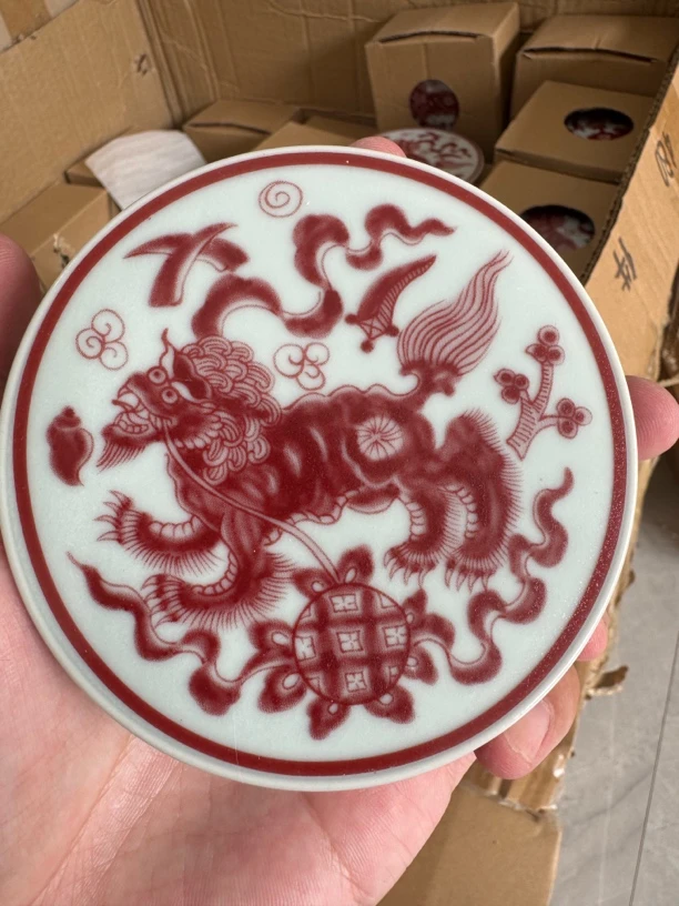 景德镇釉里红狮子陶瓷盖置