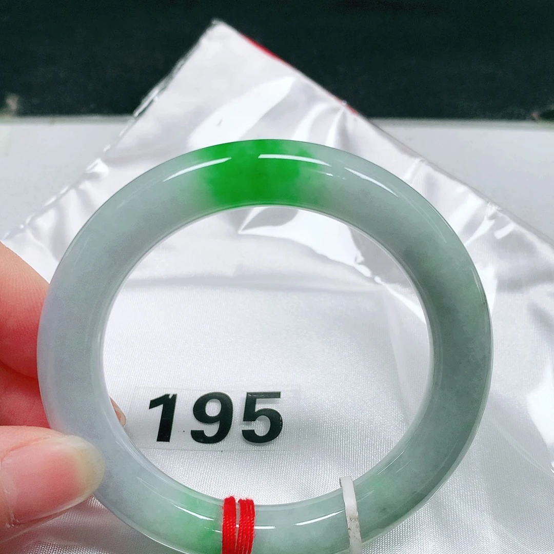 翡翠未镶嵌手镯（圆镯）38 号翡翠手镯