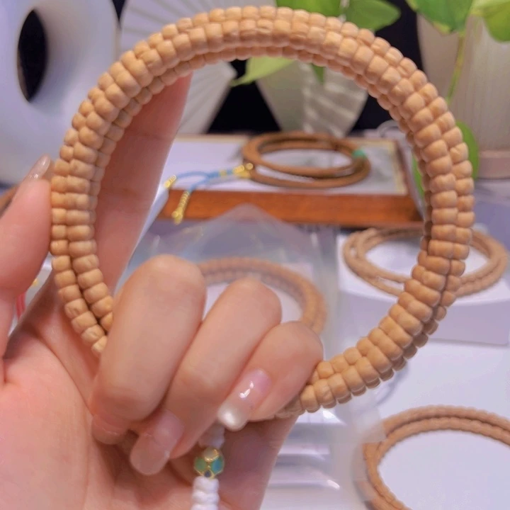 站***瞅柏香籽/百香籽吊坠