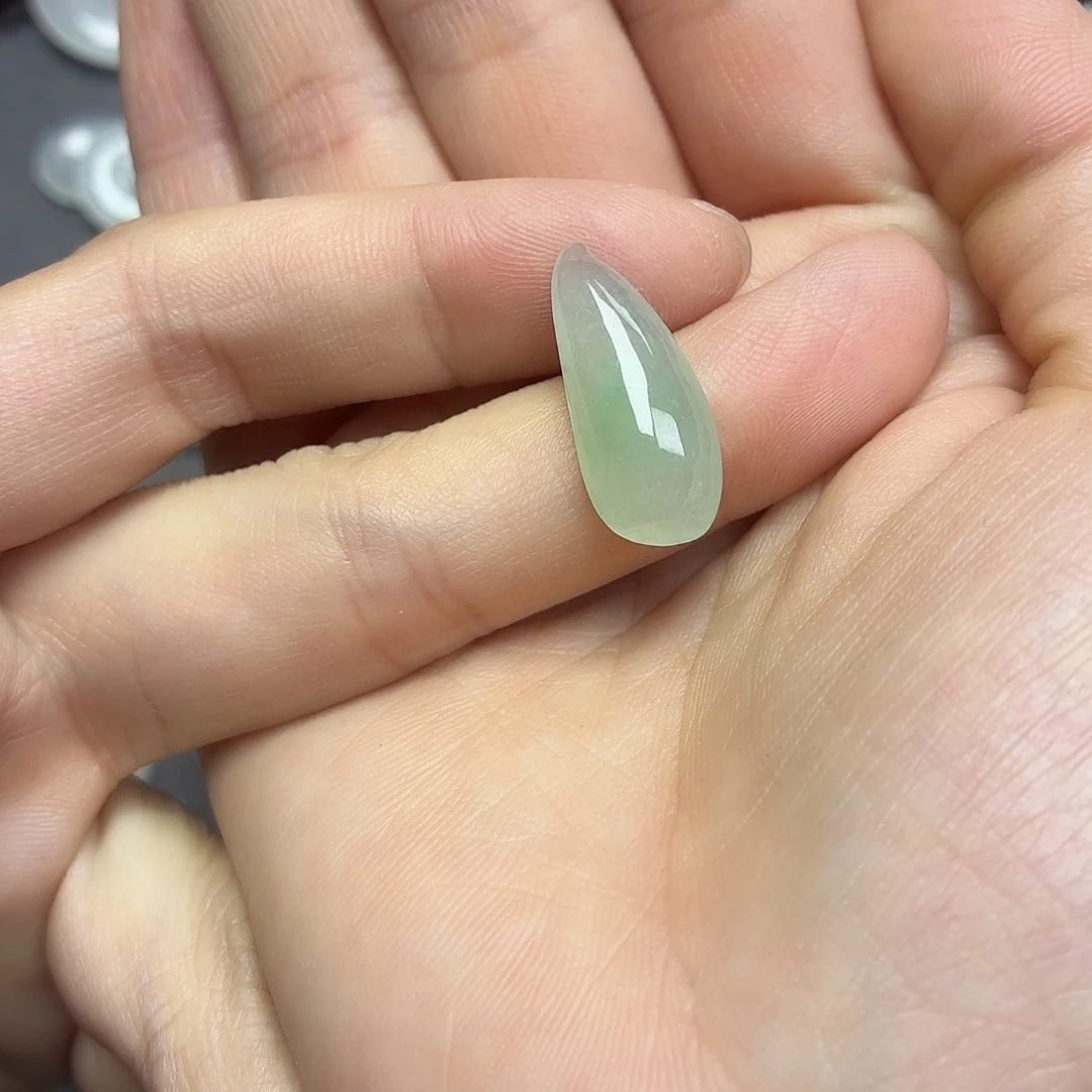 翡翠未镶嵌颈饰绿瓜