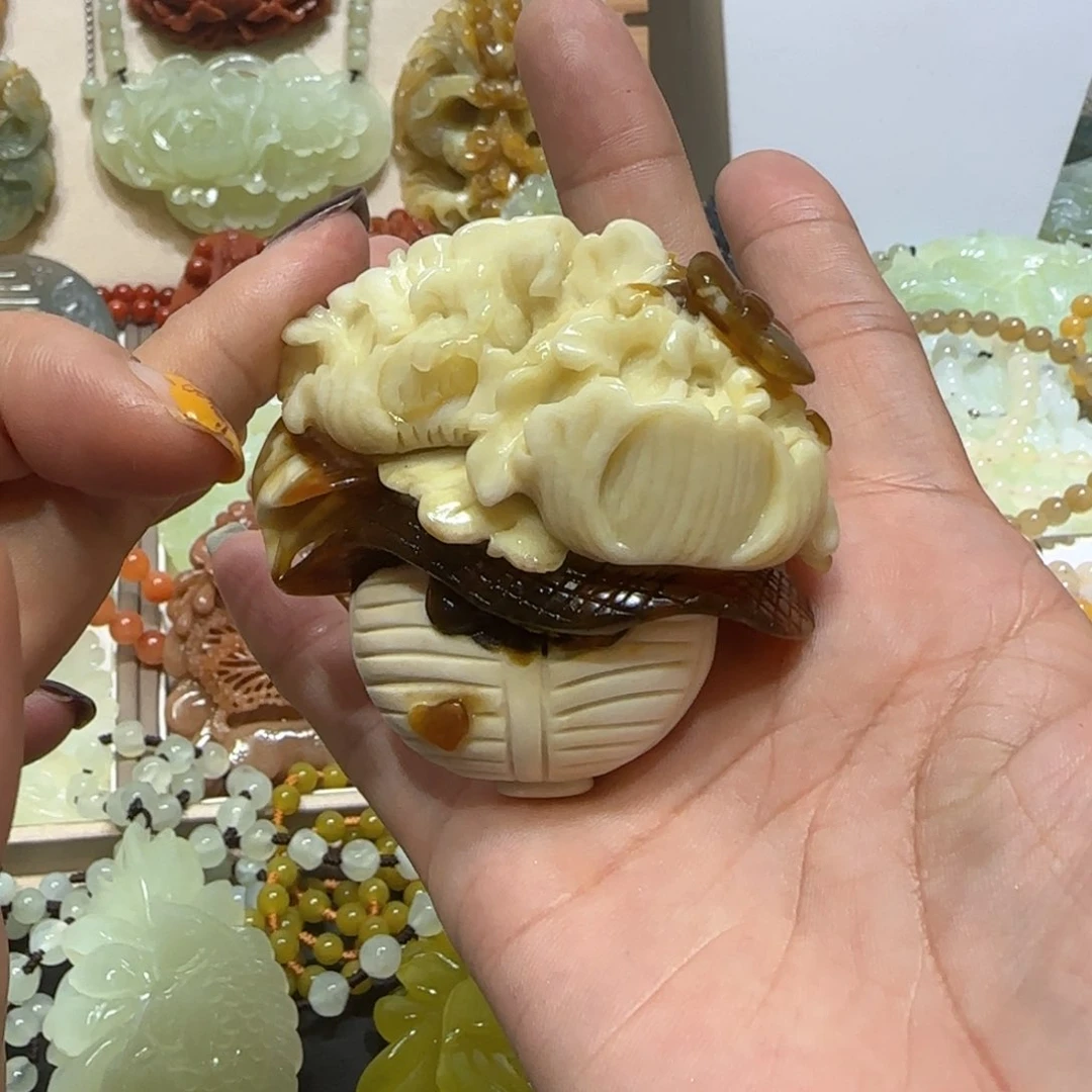 未镶嵌蛇纹石玉吊坠