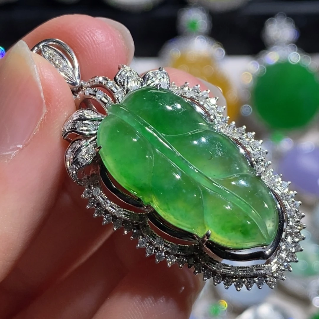 翡翠18K金镶嵌颈饰叶子