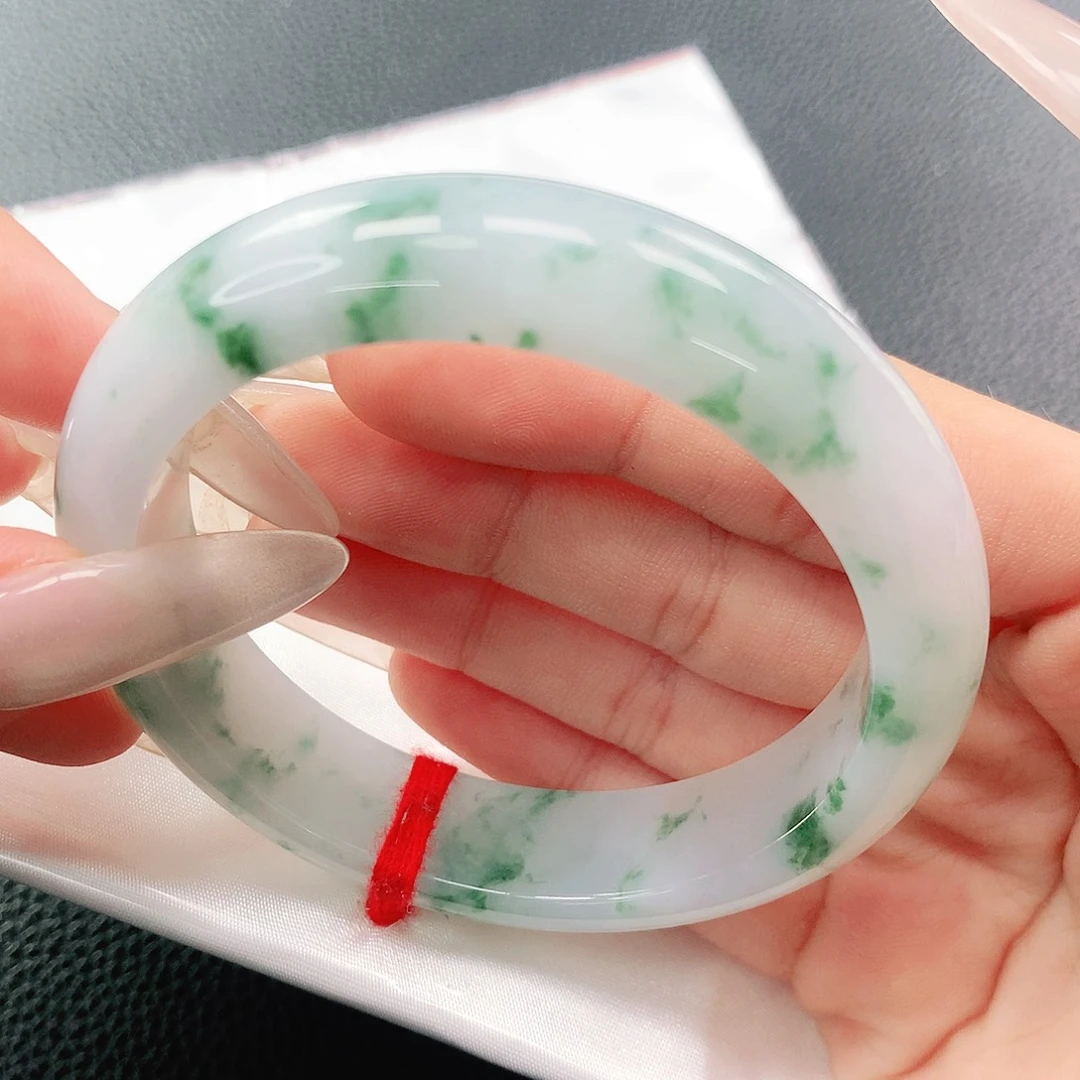 翡翠手镯未镶嵌55圈