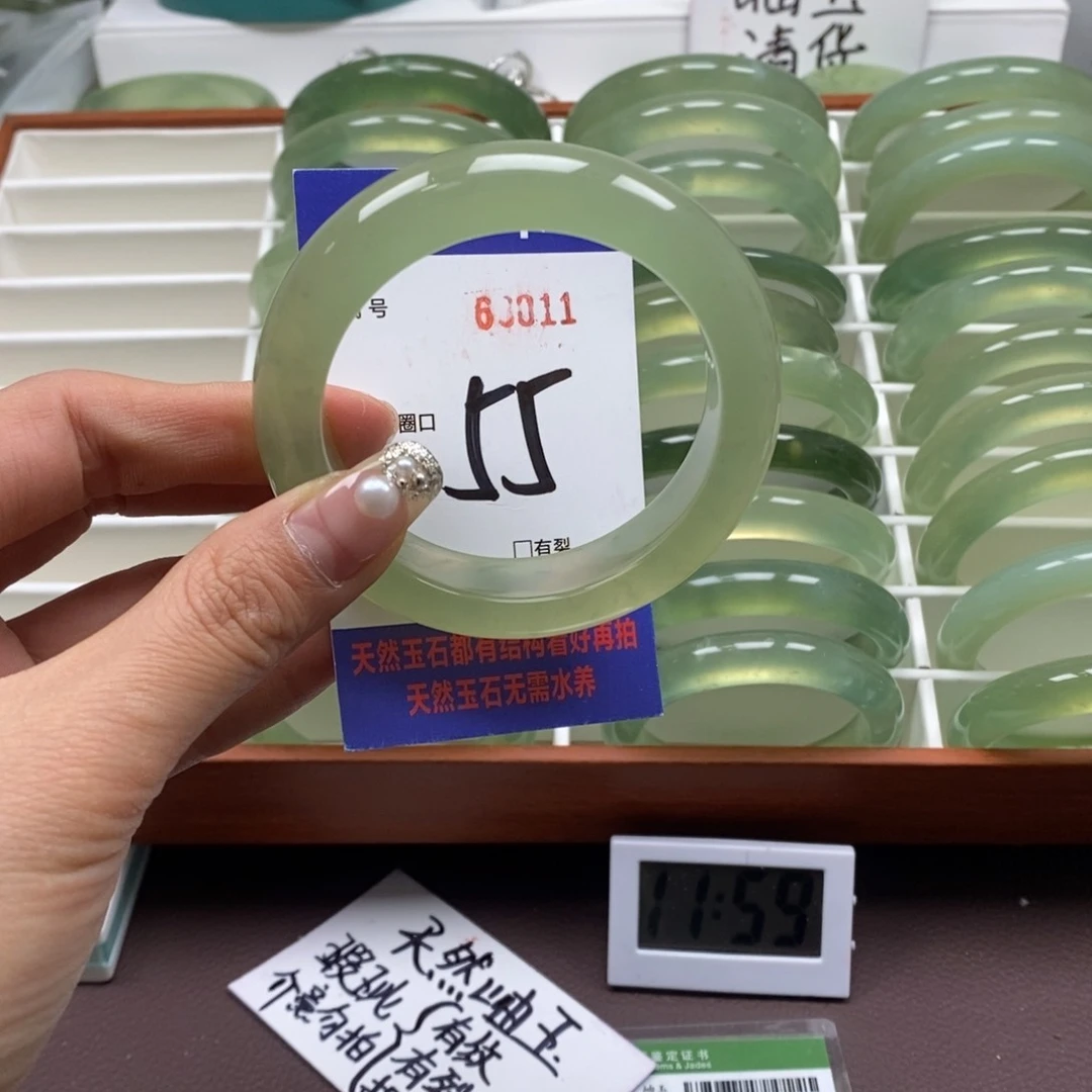 蛇纹石玉手镯未镶嵌