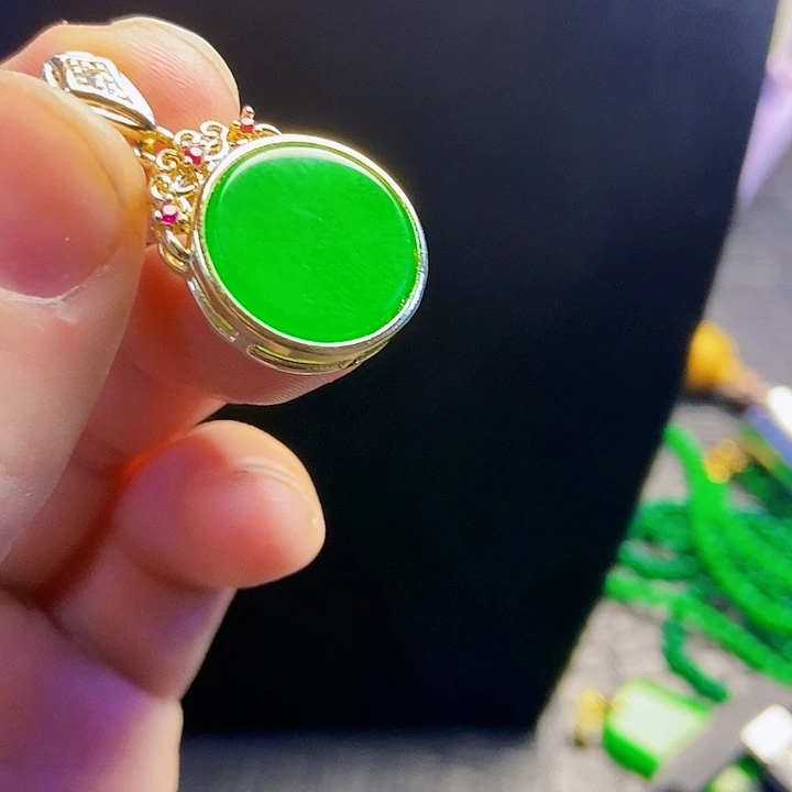 翡翠14K金镶嵌颈饰