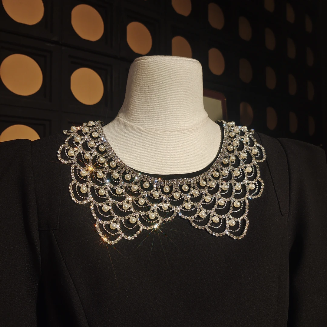 奢华重工满钻波光珠珠带别针AZ476