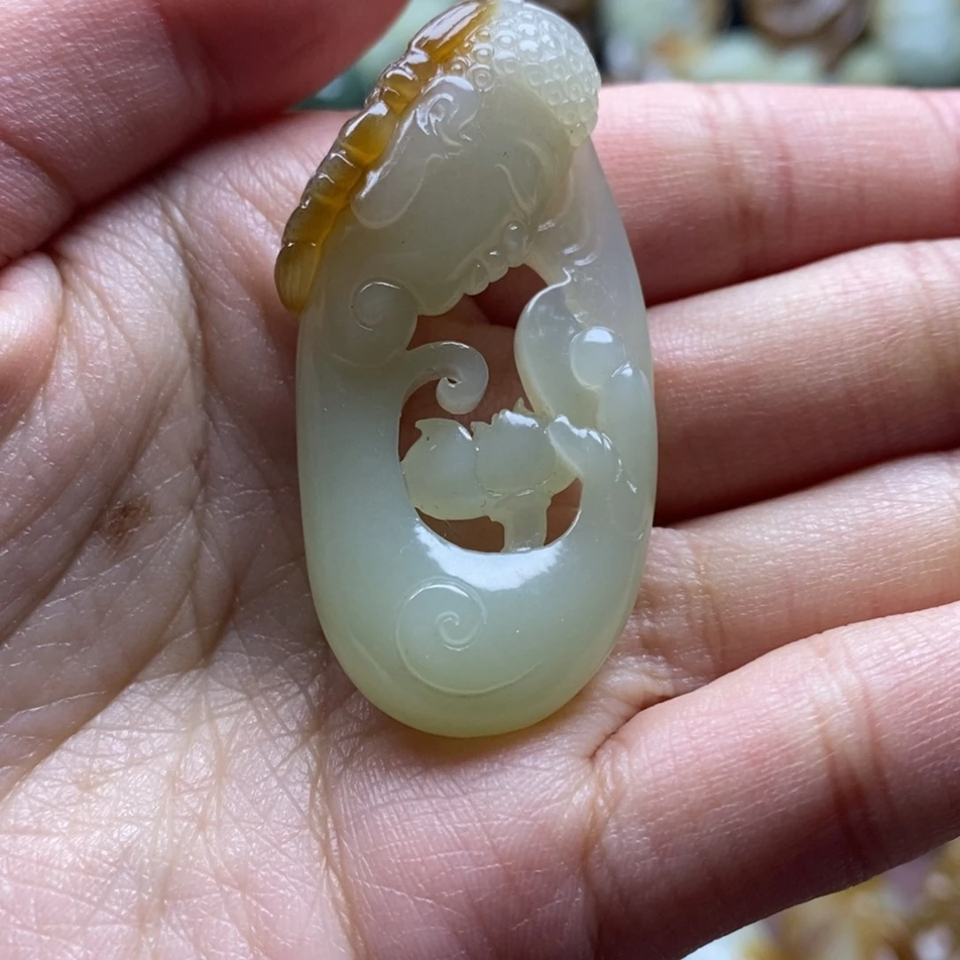 吊坠(不含链)未镶嵌和田玉（糖玉）