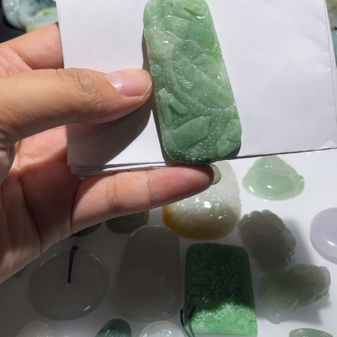 颈饰未镶嵌翡翠八破图
