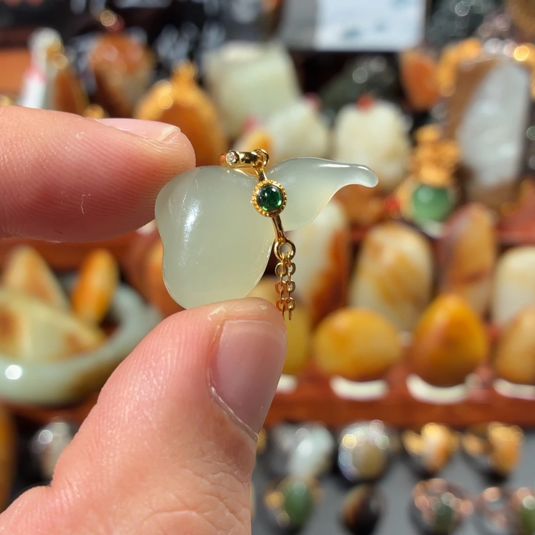 和田玉未镶嵌吊坠(赠链)3.5g