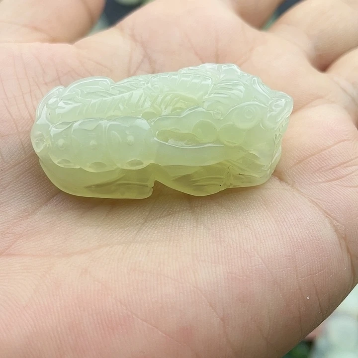 岫玉未镶嵌颈饰貔貅