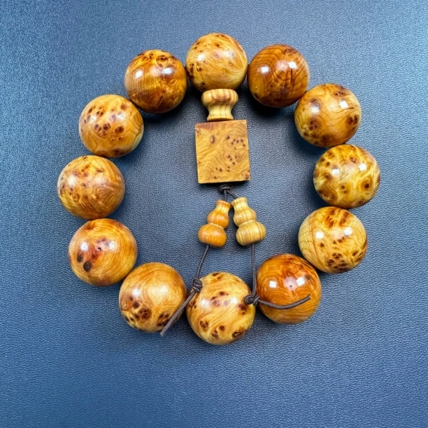 崖柏留疤2.0老料带方牌文玩手串