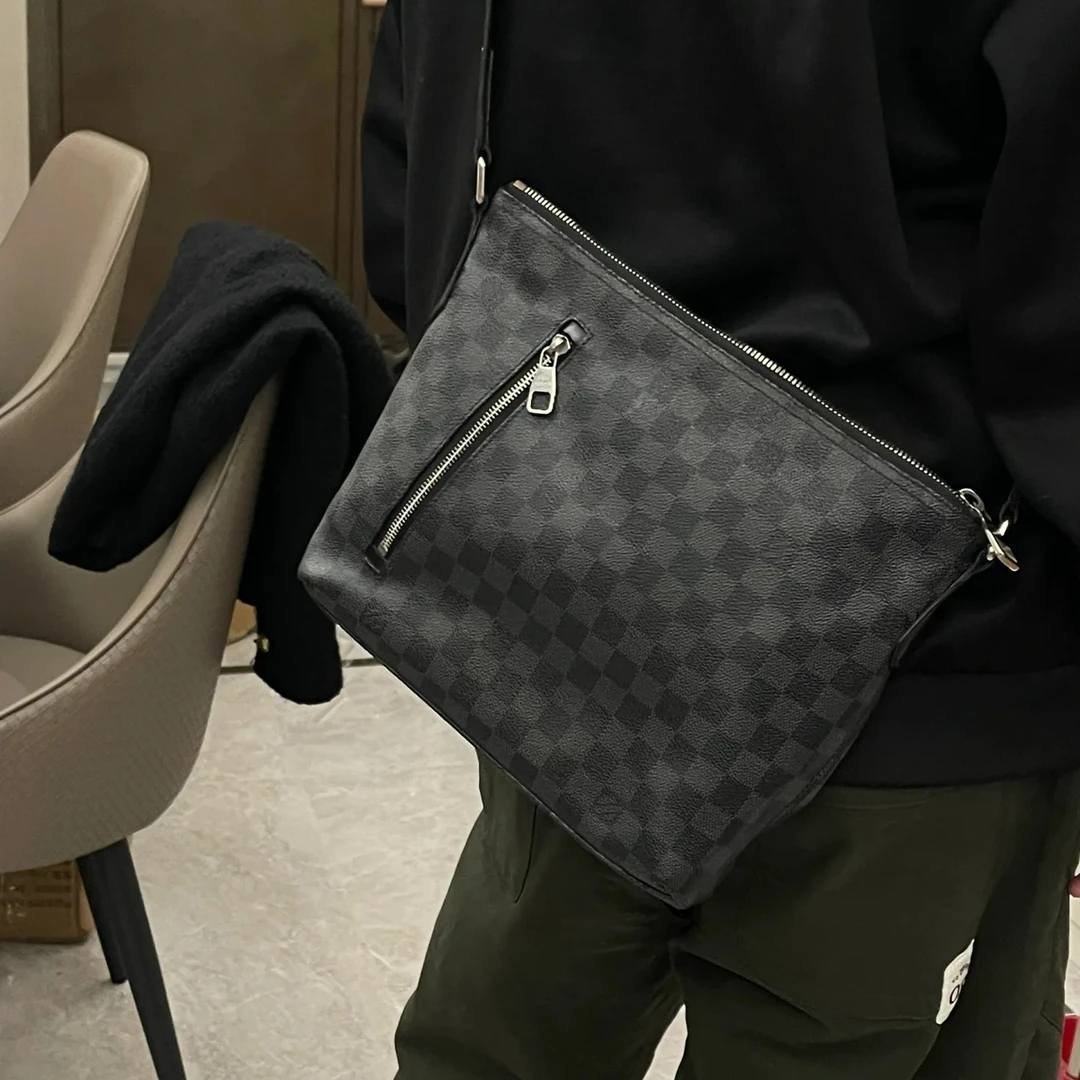95新 LouisVuitton/路易威登 LV黑棋盘格公文斜挎包/ym