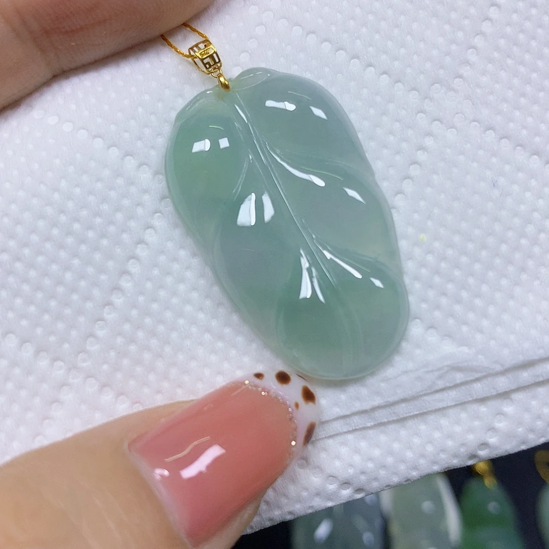 颈饰18K金镶嵌翡翠挂件