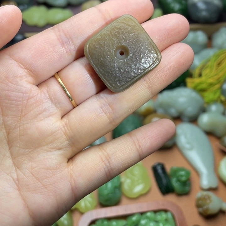 【闪购商品】颈饰未镶嵌和田玉糖扣漏价