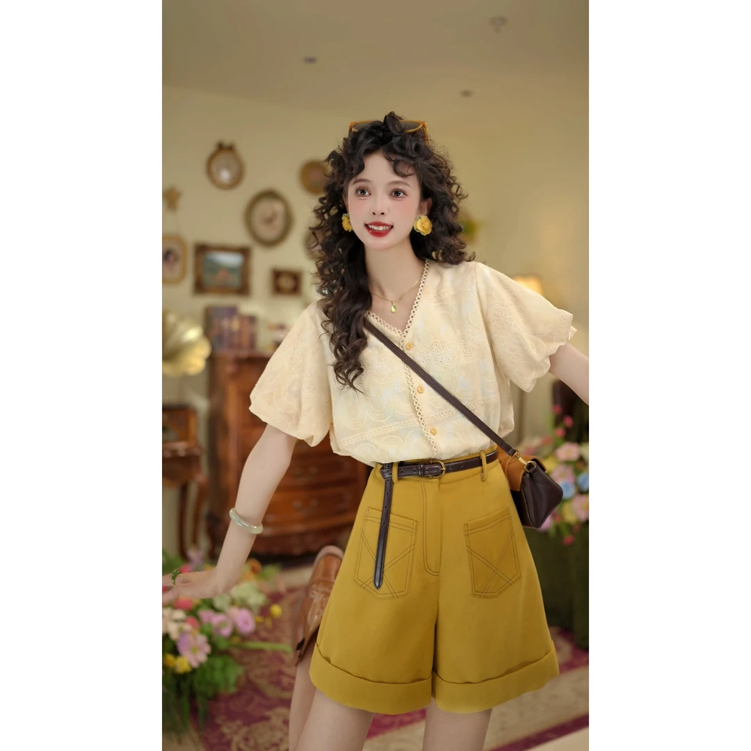 扣子家【温莎古堡】复古夏季女款休闲衬衫短袖V领绣花上衣KK0725413