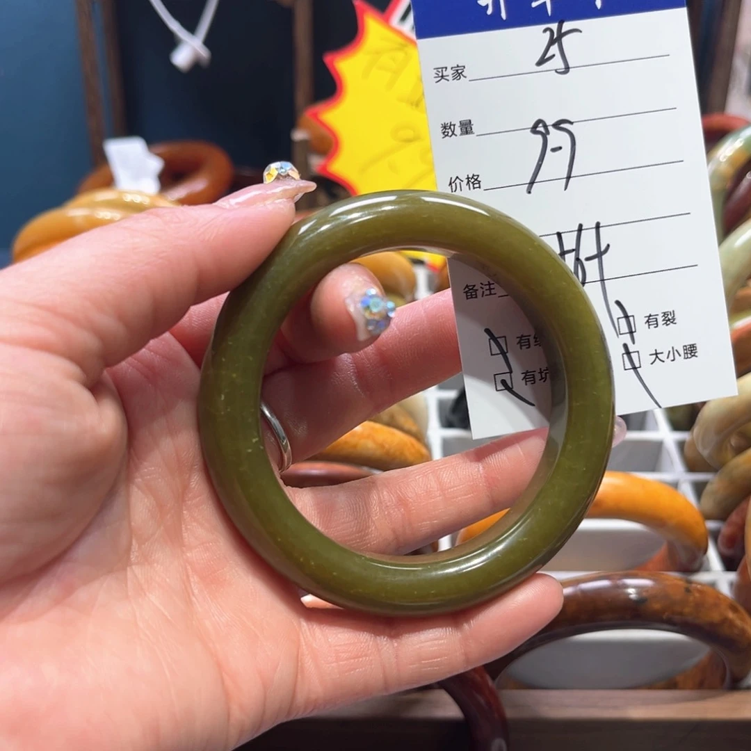 蛇纹石玉手镯未镶嵌￥****）