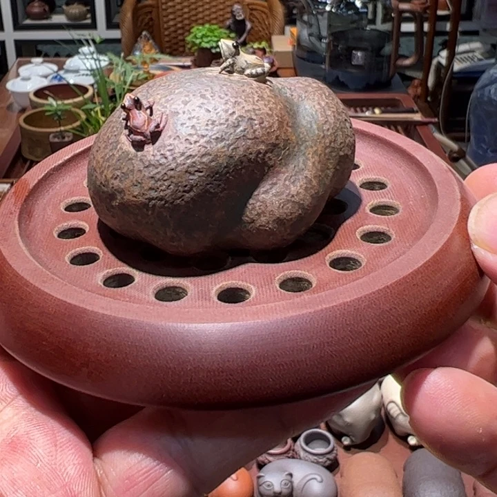 T****D宜兴紫砂工艺茶宠石头青蛙