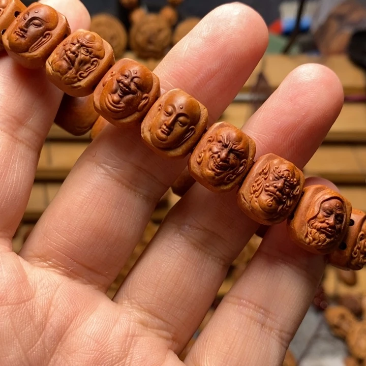 桃核雕刻十八罗汉小手牌