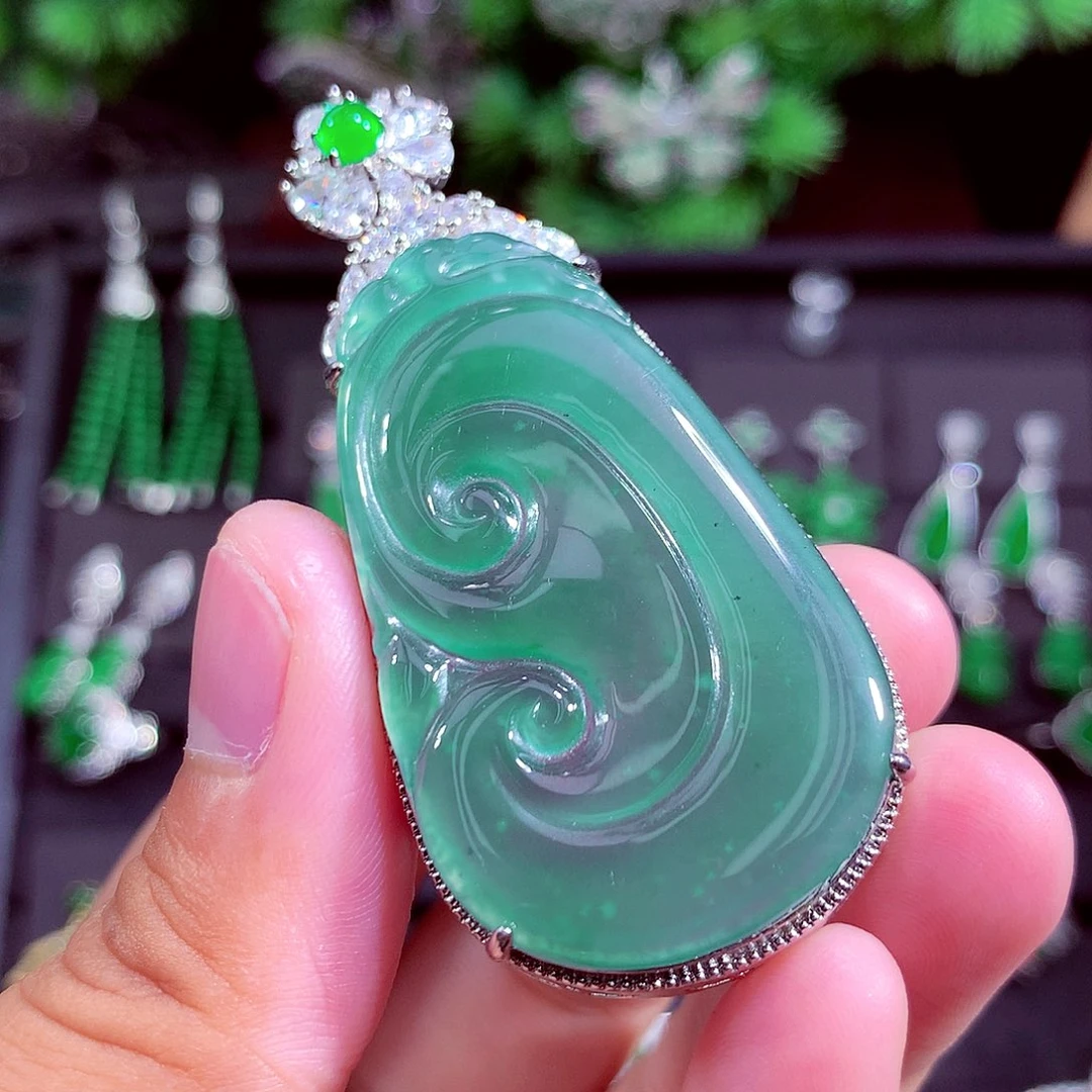 颈饰未镶嵌翡翠天然