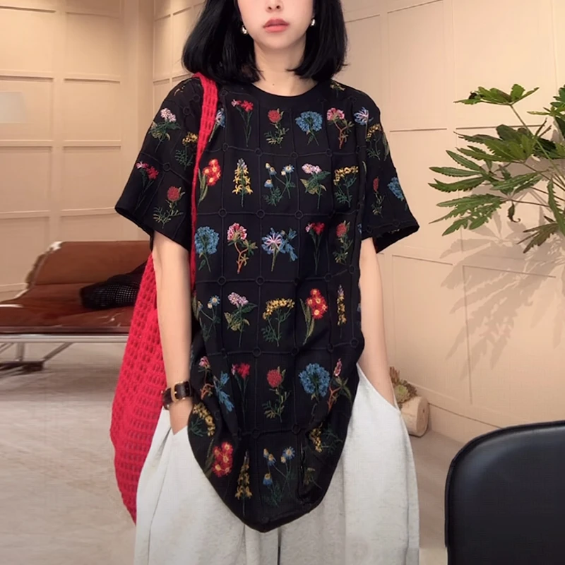 宽松大码刺绣短袖t恤女2025夏季新款时尚减龄遮肚子显瘦碎花上衣