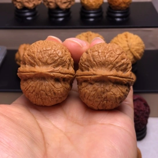 文玩核桃把件金钱蟒元宝9