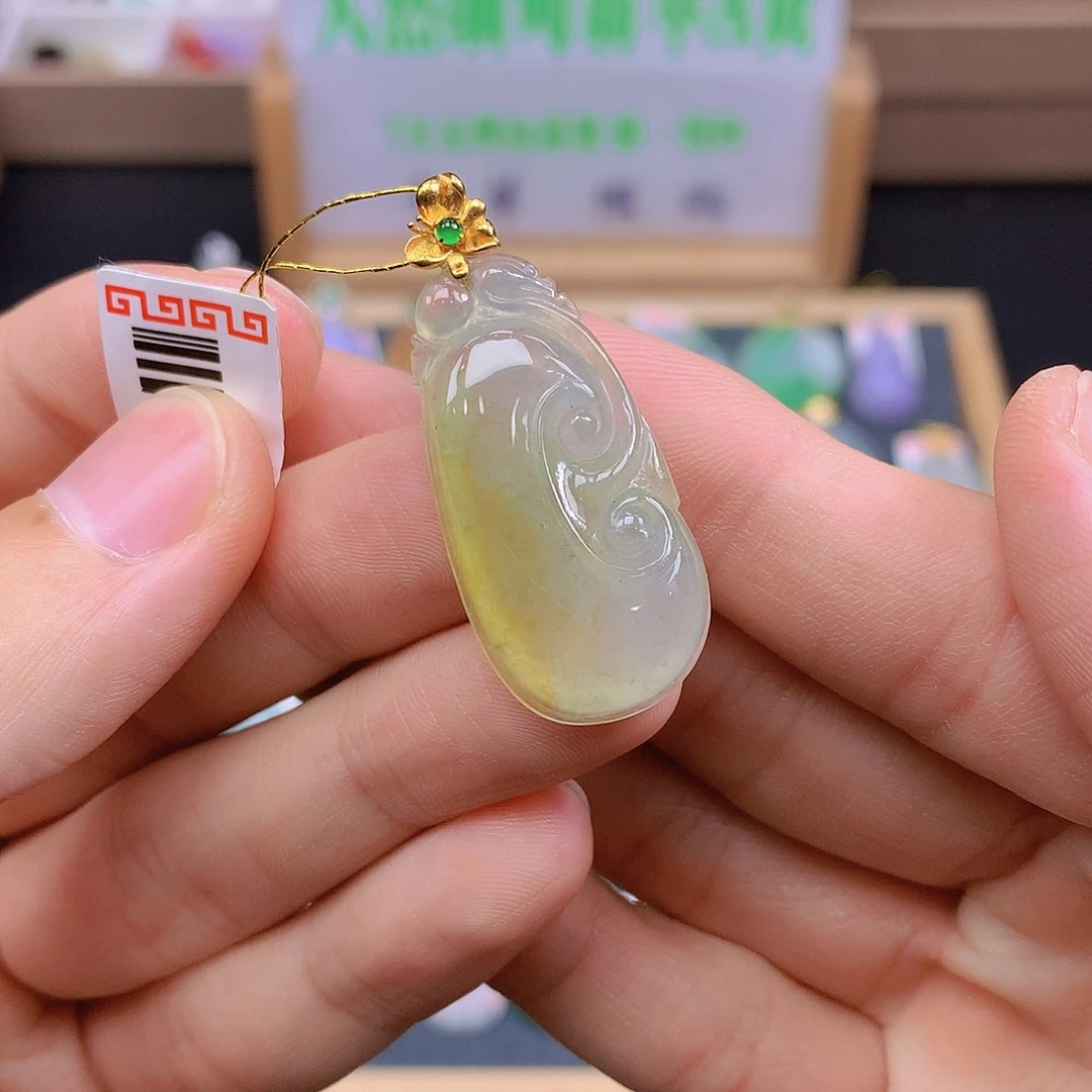 翡翠18K金镶嵌颈饰翡翠