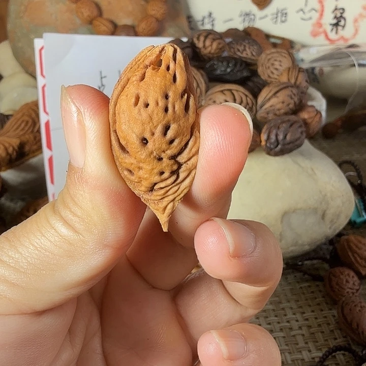 吊坠桃核鱼型毛桃核正月采摘