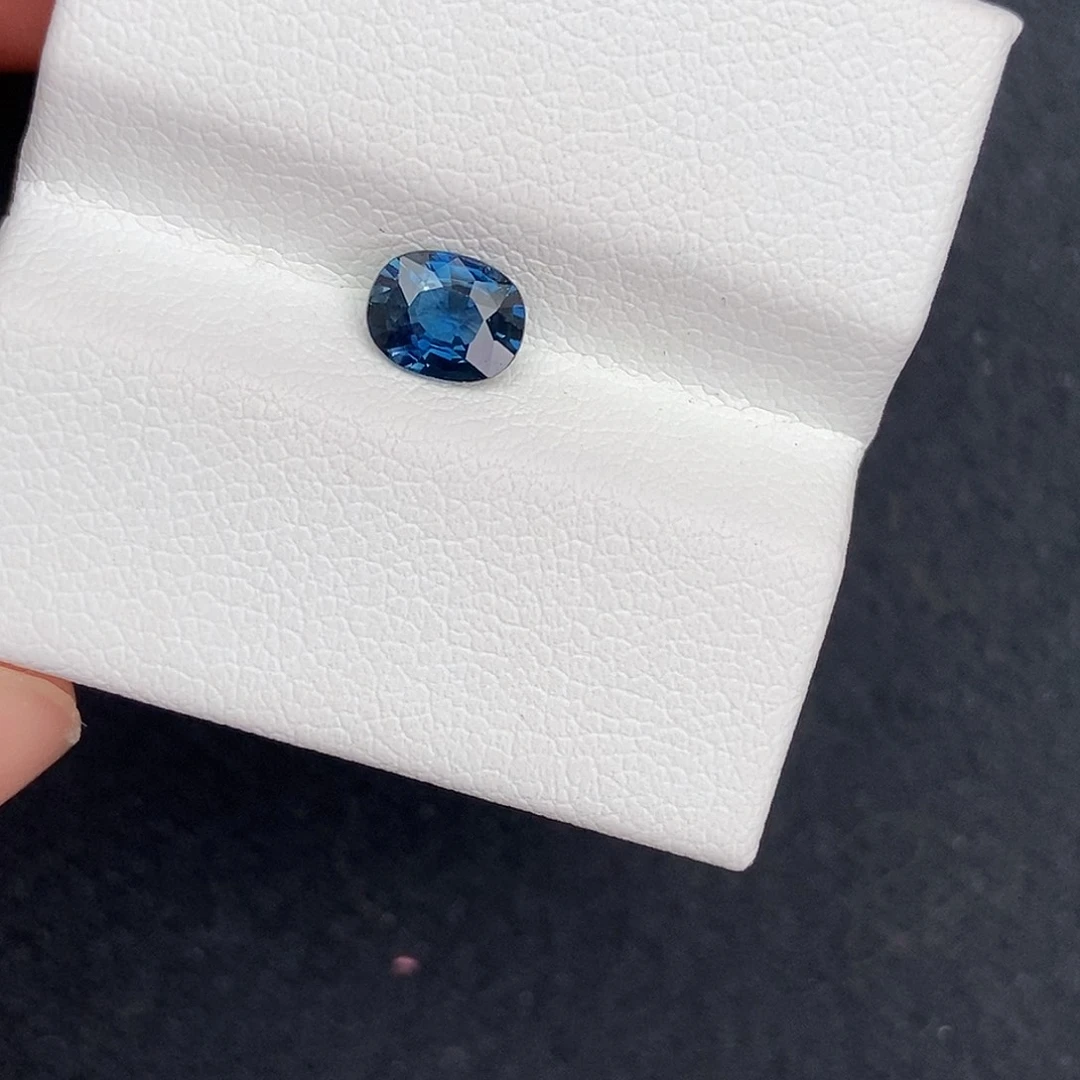 蓝宝石裸石0.61 ct